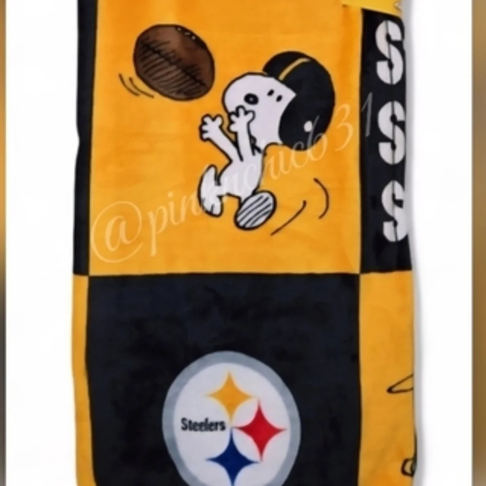 NFL Pittsburgh Steelers Peanut Plush Throw Blanket Snoopy & Charlie Brown